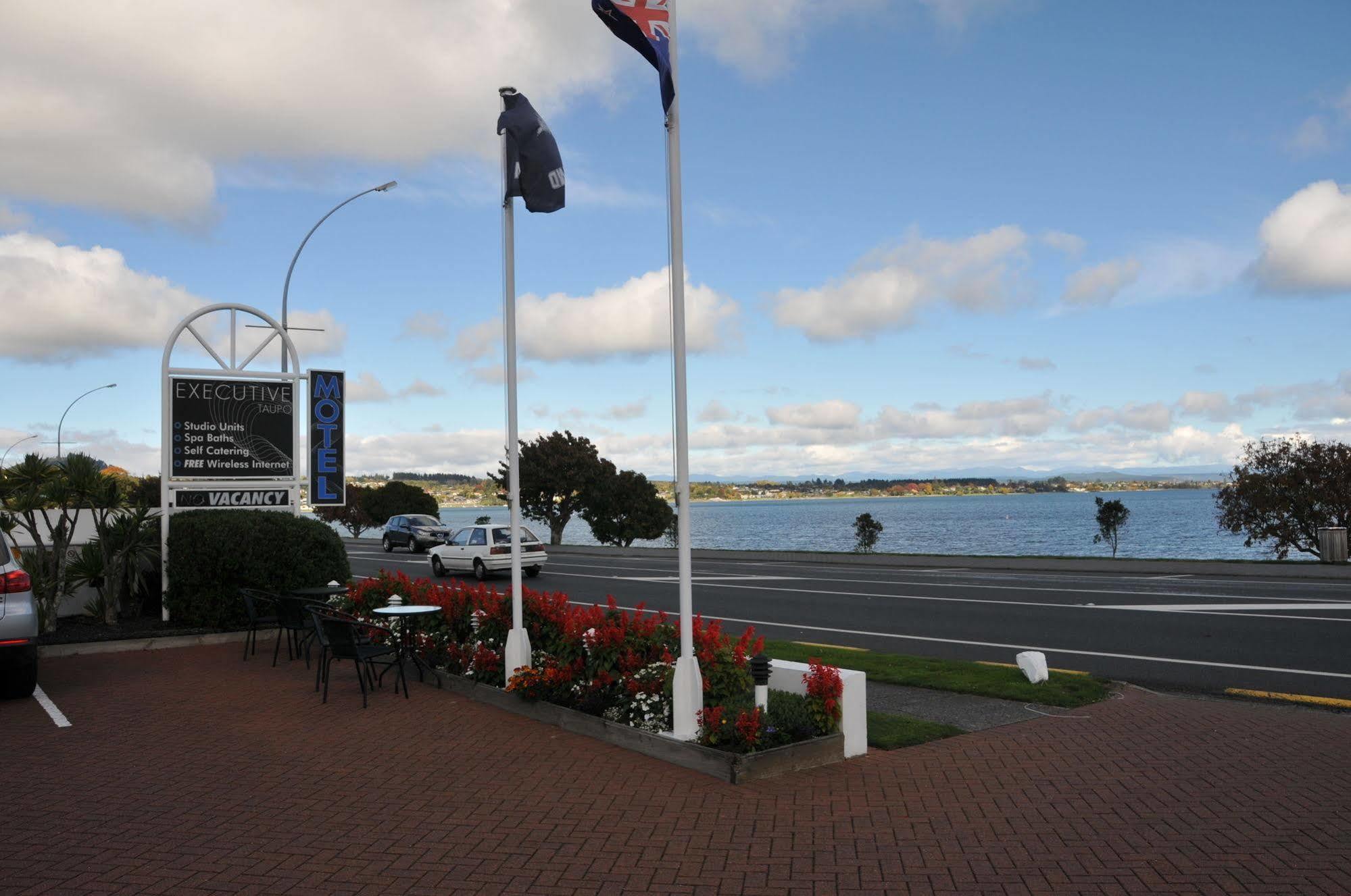 Lakeside Taupo Motel Exteriör bild